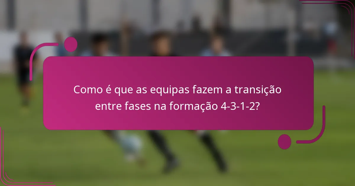 Como é que as equipas fazem a transição entre fases na formação 4-3-1-2?