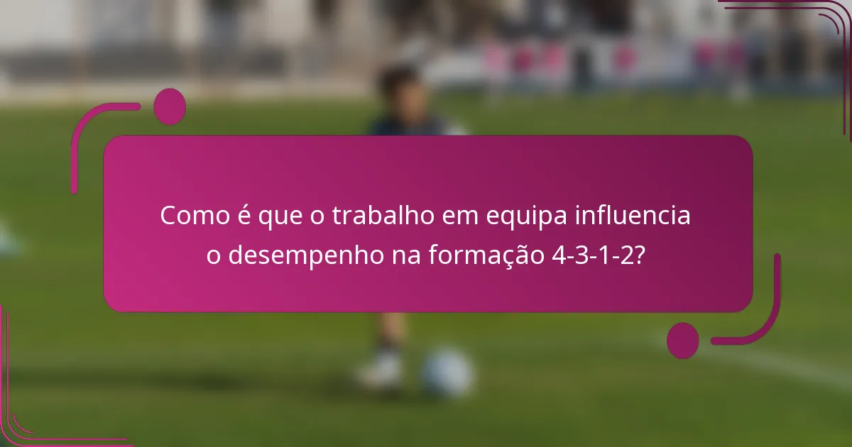 Como é que o trabalho em equipa influencia o desempenho na formação 4-3-1-2?
