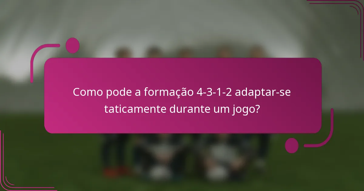 Como pode a formação 4-3-1-2 adaptar-se taticamente durante um jogo?